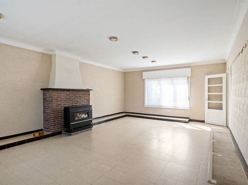Te renoveren 3 slpk woning met tal van mogelijkheden<br />
Bent u op zoek naar een renovatieproject met tal van mogelijkheden? Dan is deze te renovere