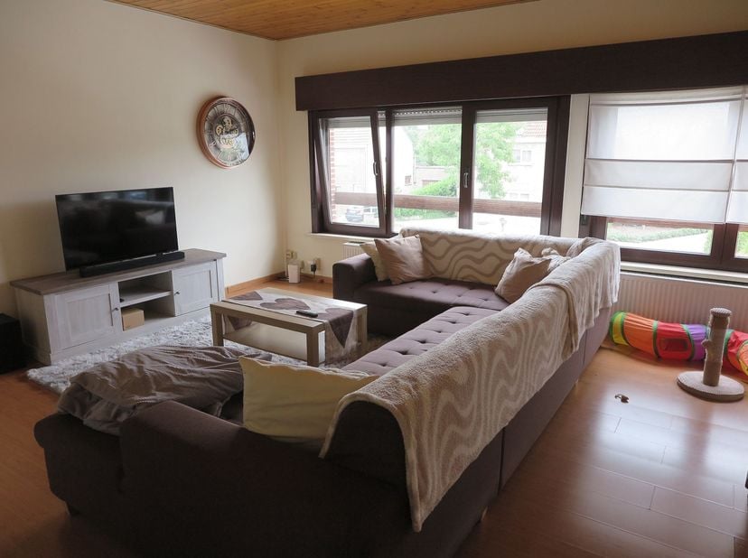 Nu bij Sem Vastgoed te huur: Rustig gelegen duplex appartement met terras en garage.<br />
Op wandelafstand van Oosteeklo centrum, dichtbij bushalte.