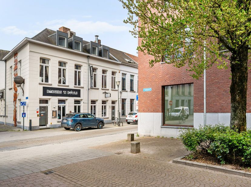 Bien professionnel à louer
                    à 2300 Turnhout
