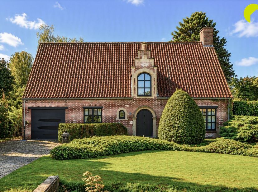 Huis te koop in Hellestraat 24,
                    2530 Boechout