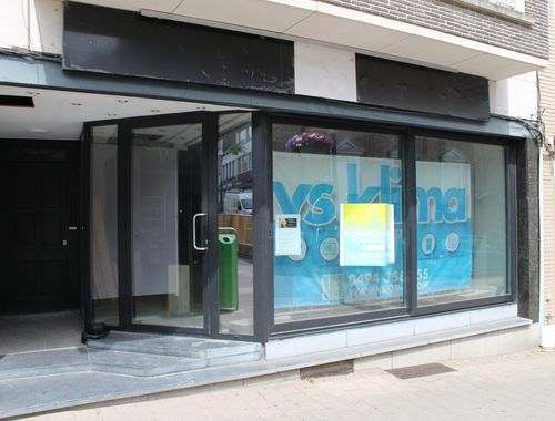                                         Rez-de-chaussée commercial à louer à Geraardsbergen, € 1.700
