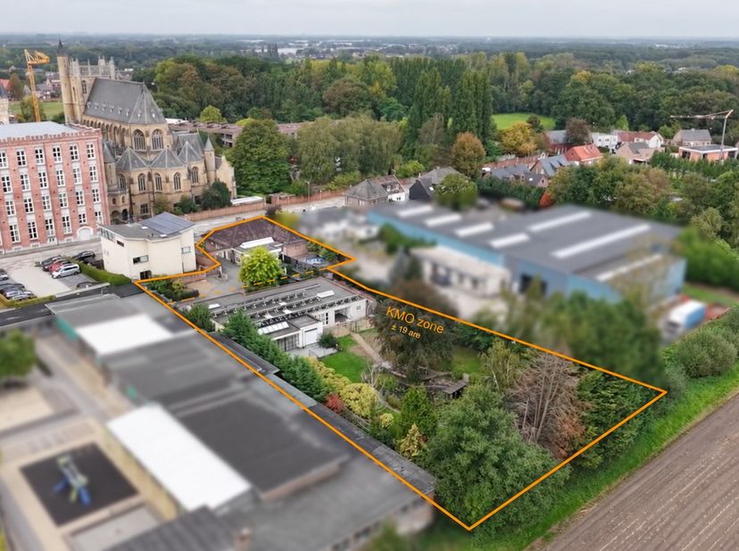 Bedrijfsvastgoed te koop in Bosstraat 42,
                    2861 Onze-Lieve-Vrouw-Waver
