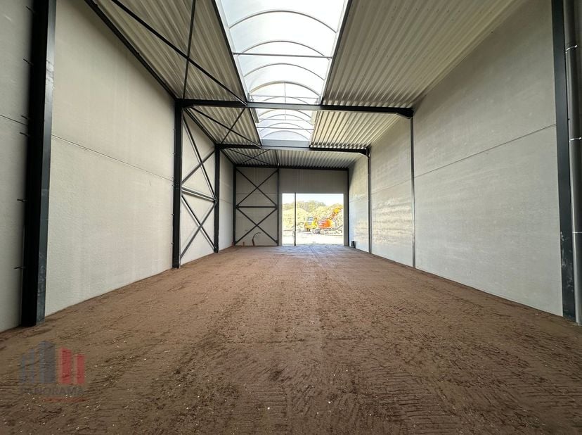 Nieuwbouw KMO-unit te koop met een oppervlakte van 180 m² en 2 privatieve parkeerplaatsen.<br />
De lood maakt deel uit van “Apollo”, een gloednieuw K