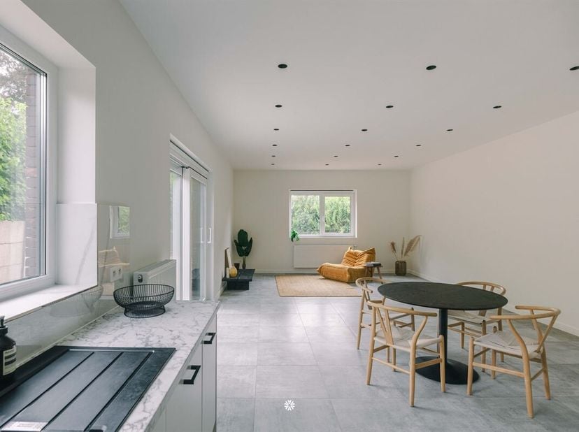 Belsele - Maison mitoyenne prête à emménager et économe en énergie, avec des finitions modernes.<br />
Vous recherchez un logement où vous pourrez emm