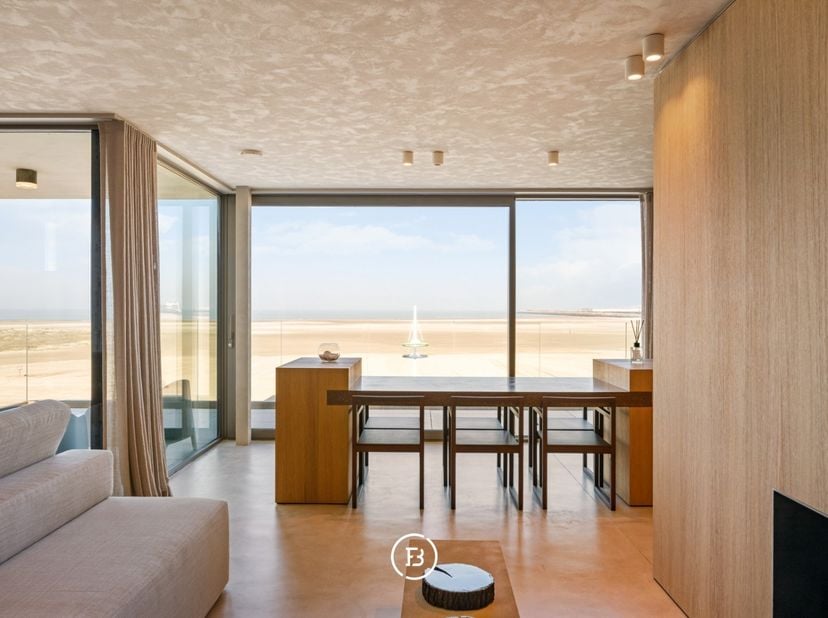 Un penthouse sur la digue de Zeebrugge où la vue et l'espace définissent l'expérience de vie.<br />
<br />
Ce penthouse bénéficie d'un emplacement exc