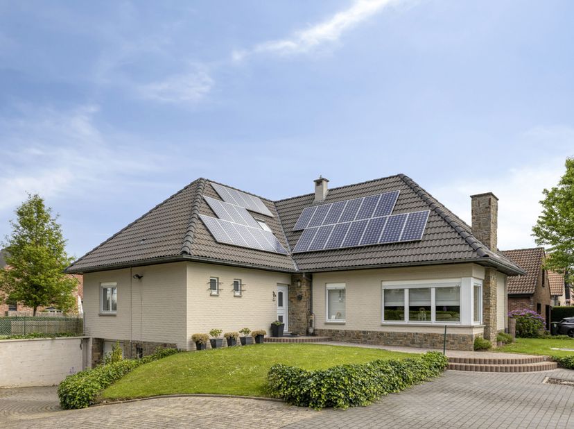 Villa située à Overijse à quelques pas de la Terhulpensesteenweg, des transports en commun, des magasins et à proximité d'écoles.<br />
Cette maison e