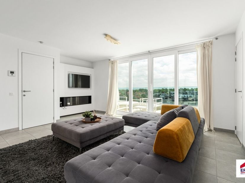 Te koop: modern appartement in het centrum van Koksijde, prachtig afgewerkt met 2 zongerichte terrassen en volledige privacy! Dit appartement (bouwjaa