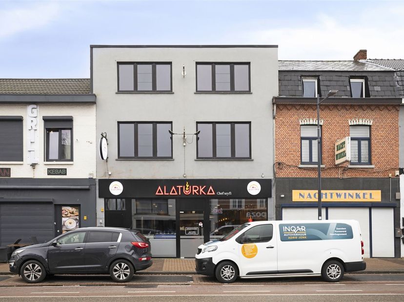 TE KOOP: Opbrengsteigendom in het centrum van Heusden-Zolder!<br />
Ontdek dit interessante opbrengsteigendom met een aantrekkelijk rendement, gelege
