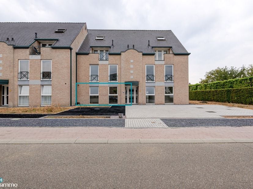 INSTAPKLAAR GELIJKVLOERS APPARTEMENT MET 2 SLAAPKAMERS, BERGING EN AUTOSTAANPLAATS NABIJ HET CENTRUM VAN BILZEN<br />
<br />
Dit instapklaar gelijkvlo