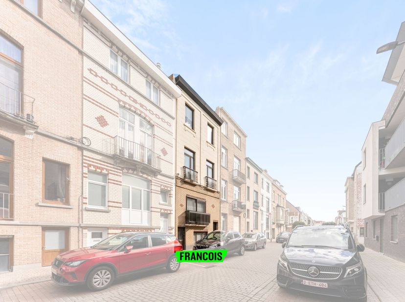 Au cur de Blankenberge, à distance de marche des commerces, de lhoreca et de la plage, vous trouverez ce bien de rapport intéressant composé de 4 appa