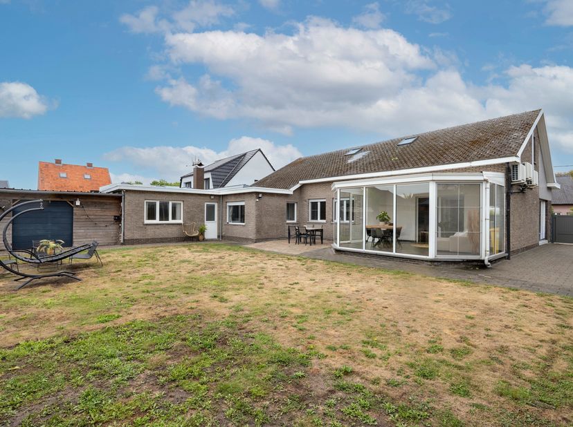 Vrijstaande woning met 5 slaapkamers in een rustige woonomgeving te Rijkevorsel<br />
Ontdek deze ruime vrijstaande woning met maar liefst 5 slaapkame