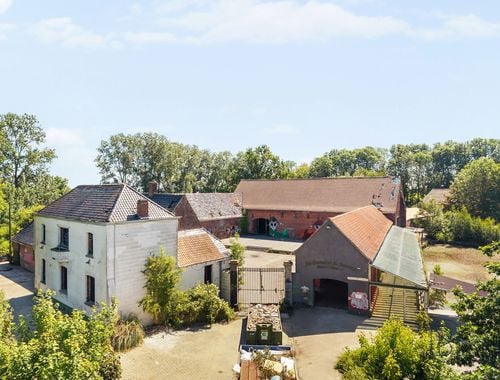                                         Handelspand met woonst te koop in Anseroeul, € 995.000
