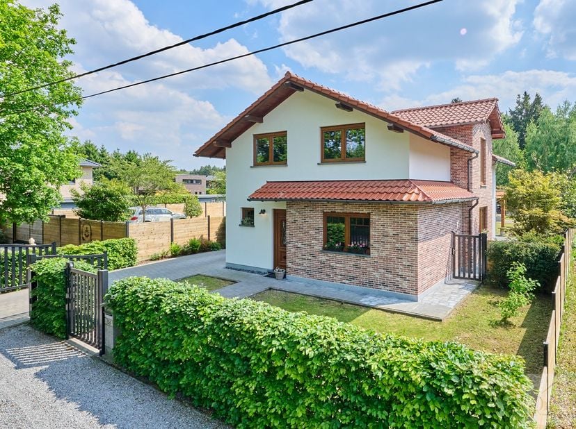 Exclusieve villa met zorgwoning én bouwgrond op toplocatie in Balen<br />
<br />
In de geliefde Kapelstraat in Balen bevindt zich deze uitzonderlijke