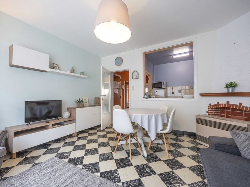 Résidence MAJORQUE A : Au rez-de-chaussée d'une petite résidence idéalement située au calme à Westende, se trouve cet appartement à seulement 100 mètr