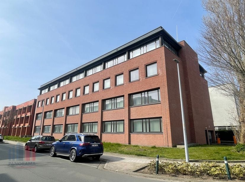 Bien professionnel à vendre
                    à 8000 Brugge