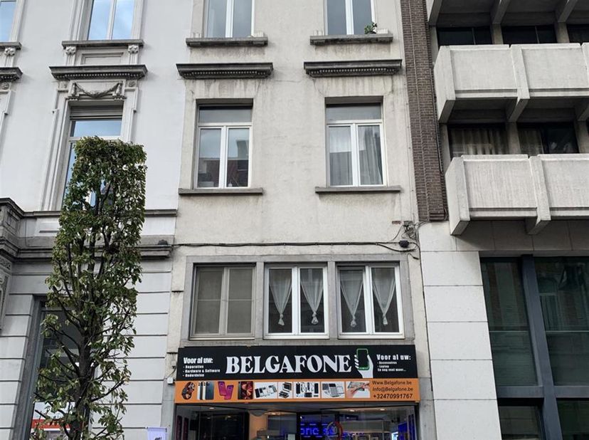 In de bruisende studentenstad Leuven namelijk in het kernwinkelgebied kan je dit opbrengstpand vinden. <br />
Het pand is centraal gelegen in dé winke