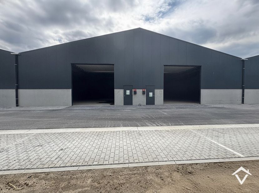 Op zoek naar een slimme investering of een nieuwe locatie voor je onderneming? <br />
Ontdek deze gloednieuwe KMO-units in Werken (Kortemark), strateg