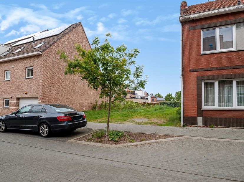 PROJECTGROND MET UITSTEKENDE LIGGING IN HET CENTRUM VAN LEOPOLDSBURG<br />
Bent u op zoek naar een interessante projectgrond met tal van ontwikkeling