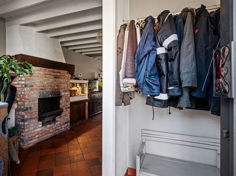 Te renoveren woning met zonnige tuin op centrale ligging te Schilde. <br />
Op zoek naar een woning met potentieel op een gegeerde locatie?  Deze woni