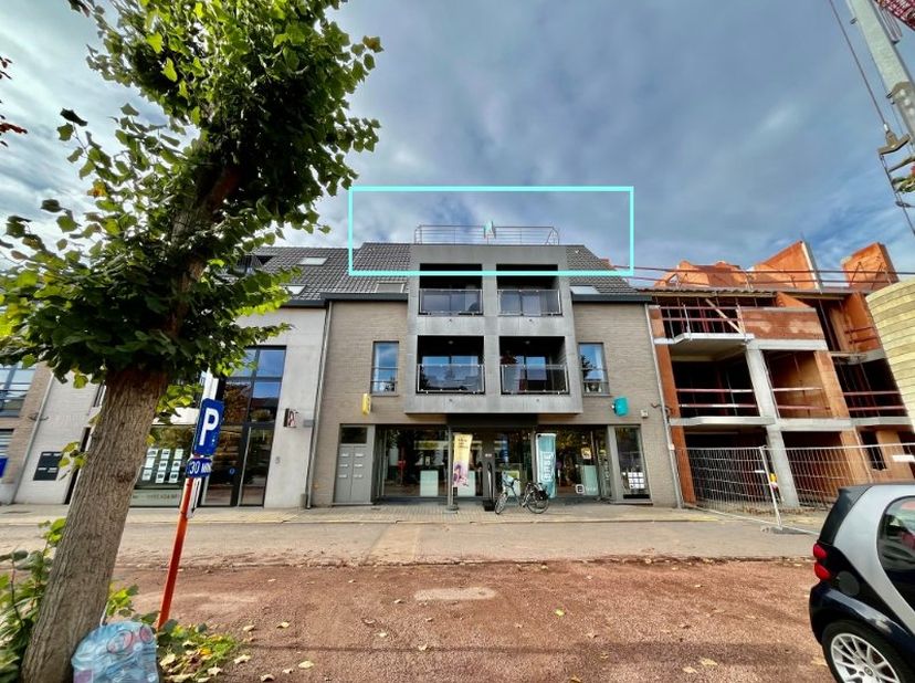 Dit lichtrijk appartement bevindt zich in de dorpskern van Ertvelde.<br />
Winkels, scholen, openbaar vervoer e.d. bevinden zich op wandelafstand. <br