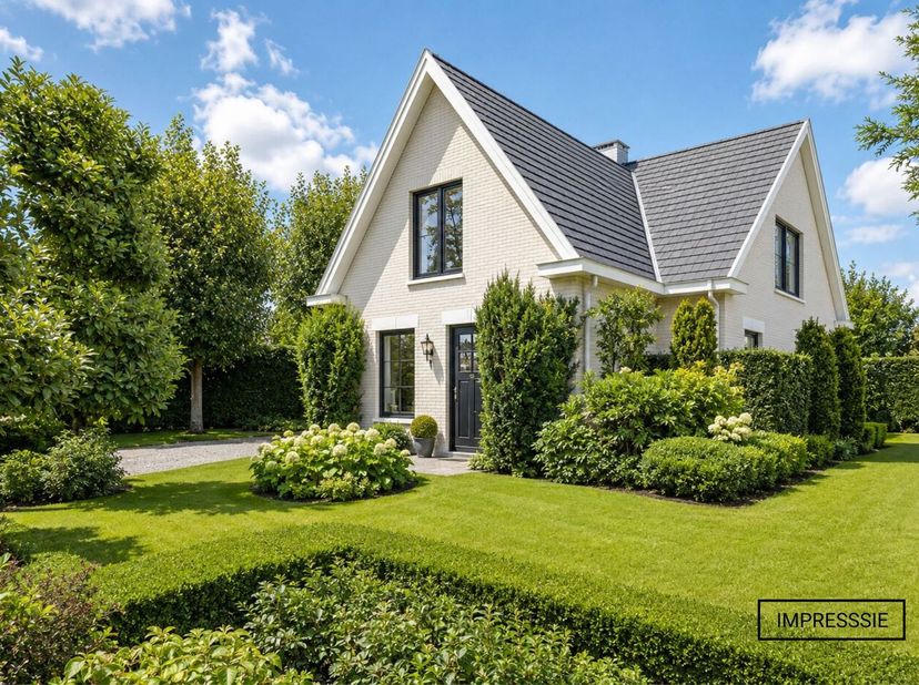 In een rustige, doodlopende straat in het centrum van Izegem, tegenover een charmant parkje, ontdek je deze te renoveren woning met verrassend veel ru