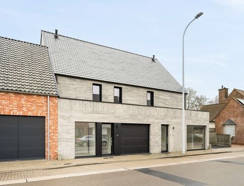                                         Eengezinswoning te koop in Ooigem, € 384.000
