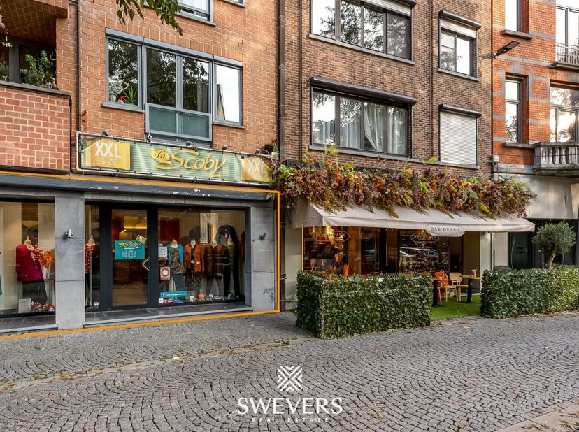 Voor meer info en fotos, surf naar www.swevers.be  Op een toplocatie in het bruisende centrum van Sint-Truiden vind je dit instapklaar en stijlvol han