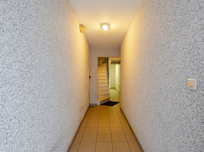 Volledig verhuurd opbrengsteigendom bestaande uit drie appartementen. Dit gebouw vormt een interessante investering dankzij de stabiele huuropbrengst,