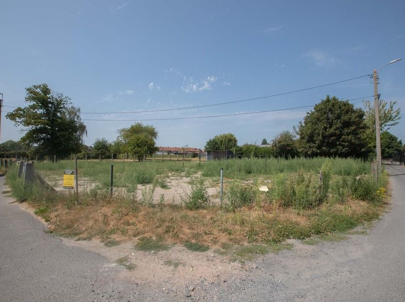 PERCEEL (BOUW)GROND -<br />
<br />
Stuk (bouw)grond, kadastraal gekend als bouwland, met een oppervlakte van 1.330 m².<br />
Gelegen in het RUP GULLEG