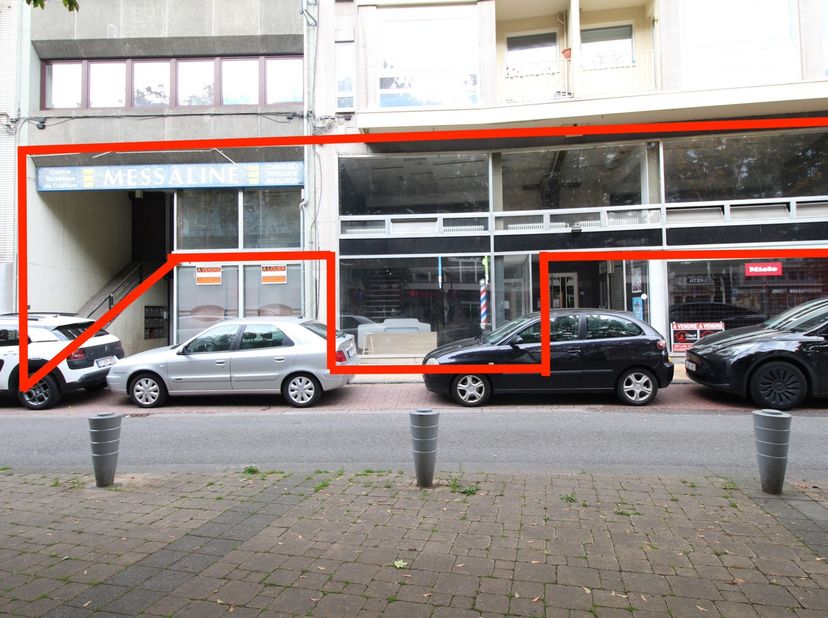 Bedrijfsvastgoed te koop in ,
                    6000 Charleroi