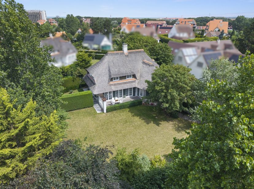 Deze authentieke villa bevindt zich&amp;nbsp;in de exclusieve Simli wijk te Nieuwpoort-Bad, op wandelafstand van het strand, de vaargeul en de jachthaven.
