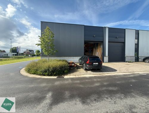                                         Bâtiment d’entreprise à louer à Wielsbeke, € 945
