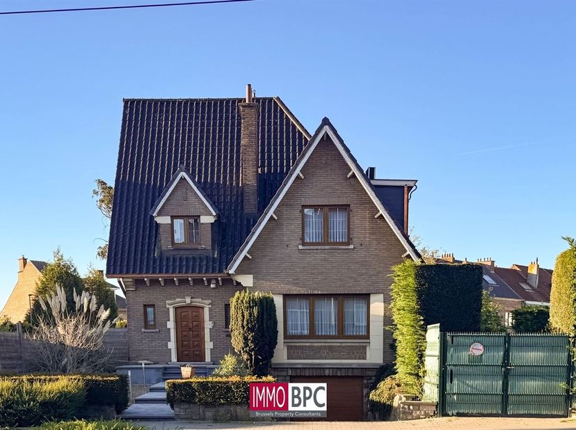 EXCLUSIEVE VILLA MET ZWEMBAD, WELLNESS EN PROJECTGROND TE GROOT-BIJGAARDEN<br />
Ontdek deze prachtige standingvolle villa op een totaal perceel van 9