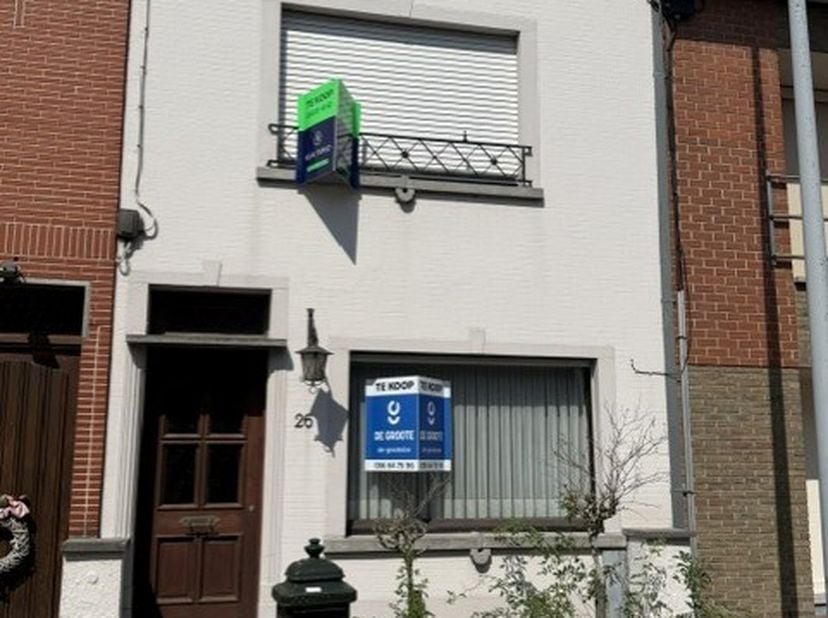 Ben je op zoek naar een woning die je volledig naar eigen smaak kan inrichten? Dan is deze rijwoning zeker een bezoek waard. Dankzij de centrale liggi