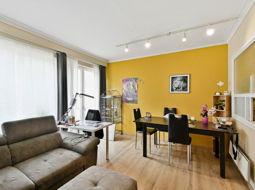 Een op te knappen één-kamer-appartement gelegen in het hart van Middelkerke, op slechts enkele wandelpassen van de zeedijk en het strand, diverse wink