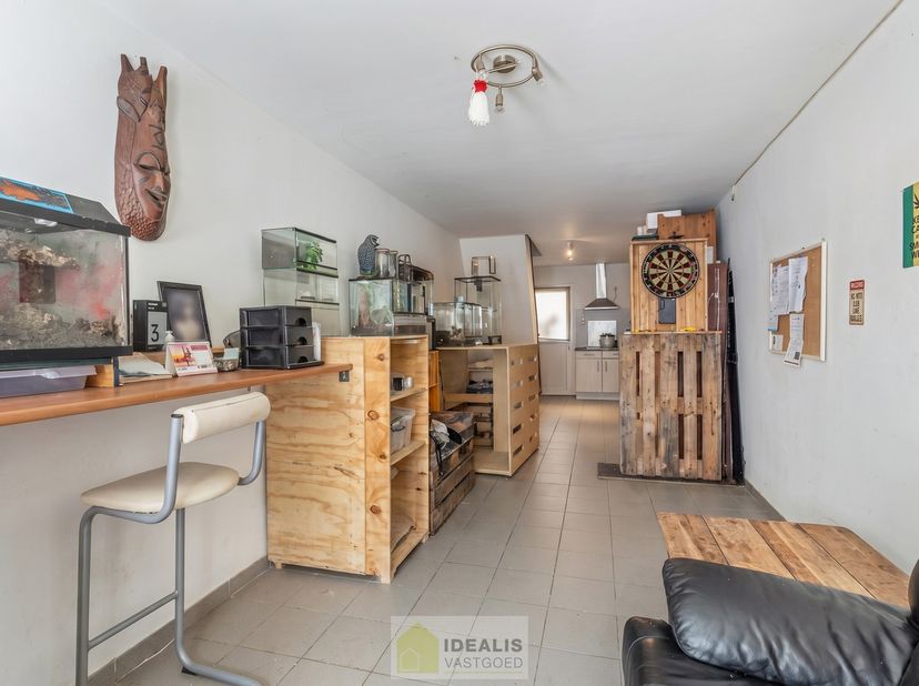 IDEALIS VASTGOED – CHARMANTE EENGEZINSWONING TE WIJCHMAAL, PEER! Deze woning omvat ca. 70m² bewoonbare oppervlakte op een perceel van ca. 1a33ca met o