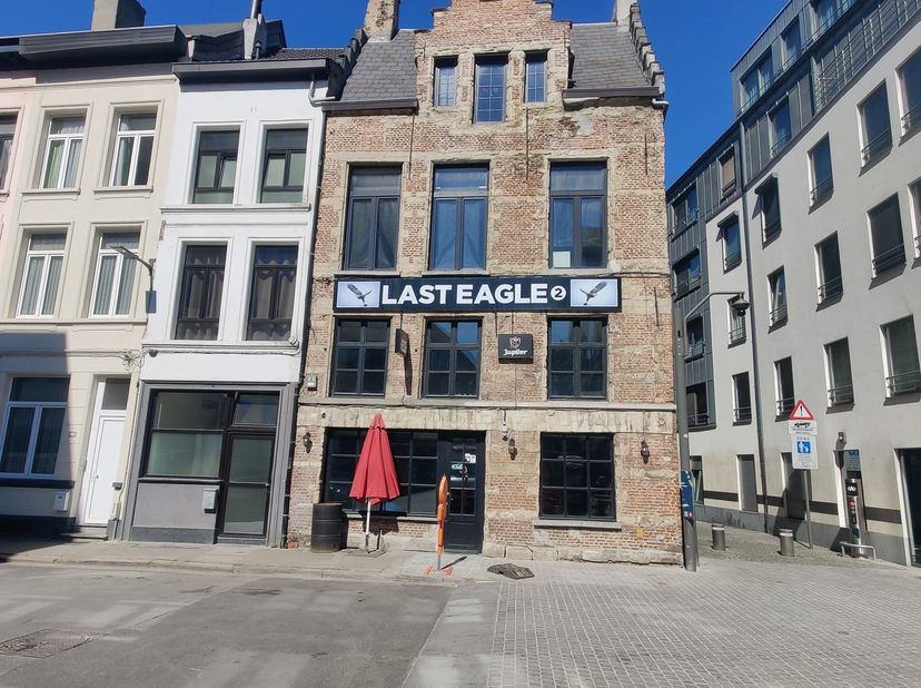 Handelspand te huur – Sudermanstraat 12, Antwerpen<br />
Voormalig studenten café naast KULeuven-campus<br />
Op een topligging in hartje Antwerpen, p