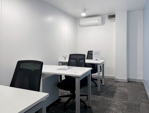                                         Bureaux à louer à Etterbeek, € 129
