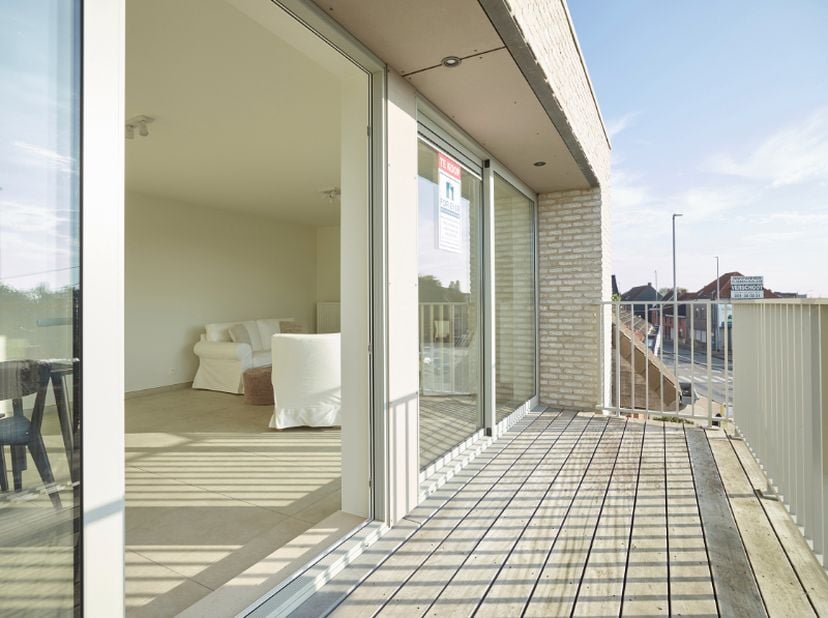Met&amp;nbsp; oppervlakte van maar liefst 137 m² en een hoogwaardige afwerking wordt&amp;nbsp; dit appartement uw ideale thuis :<br />
Een grote hal met een g