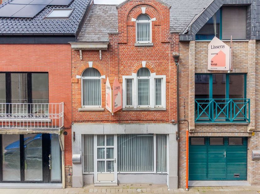 Te renoveren woning met vier slaapkamers in het centrum van Scherpenheuvel<br />
<br />
Deze woning biedt een mooie basis voor wie graag naar eigen sm