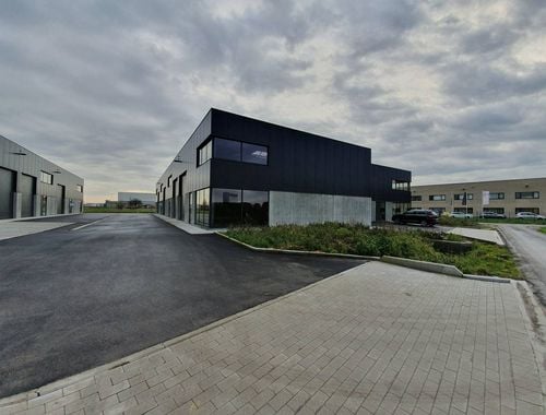                                         Entrepôt à louer à Wielsbeke, € 950
