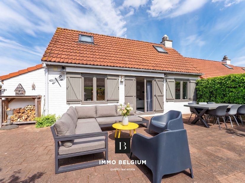 Deze verzorgde en goed onderhouden vakantiewoning bevindt zich in het charmante New Village Park, op wandelafstand van het strand van De Haan. De woni