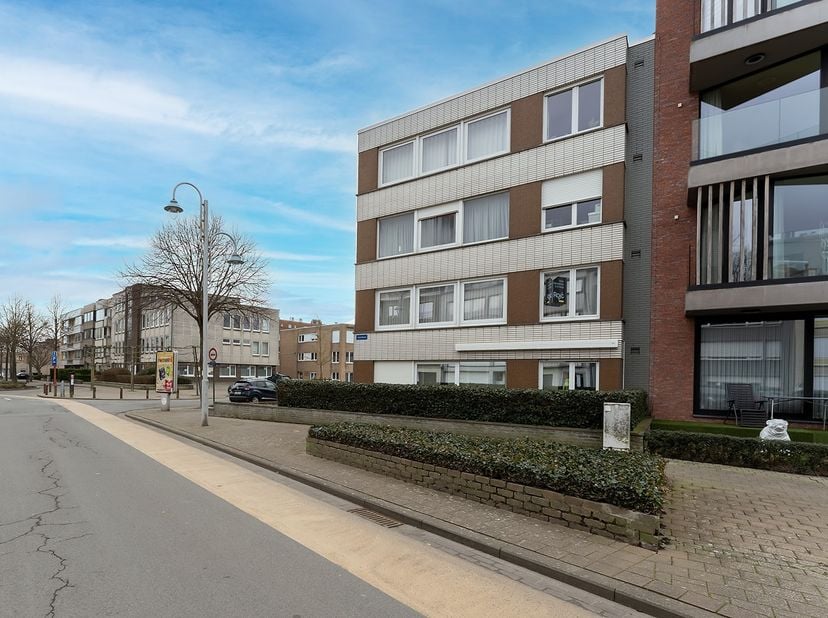 Dit lichtrijke hoekappartement is uitstekend gelegen en vormt de ideale keuze als hoofdverblijfplaats én als tweede verblijf. U woont hier op wandelaf