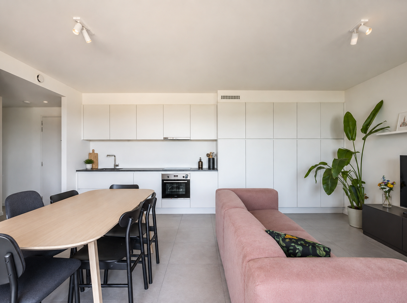 Ontdek dit instapklare en duurzame appartement, gebouwd in 2023 en uitzonderlijk gelegen in de oude handelsdokken. Hier combineert u comfortabel wonen