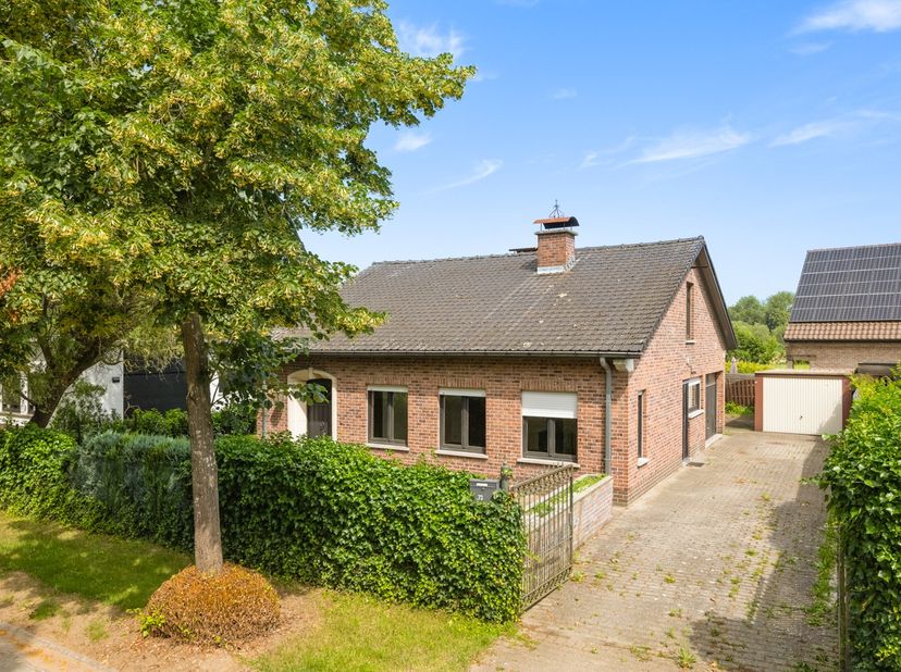 Op zoek naar een degelijk gebouwde woning met veel potentieel, een rustige ligging en een uitstekende bereikbaarheid? Dan is deze charmante open bebou