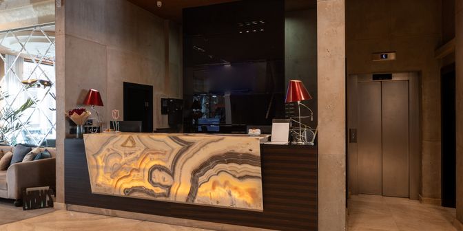 Bien professionnel à vendre à 6041 Gosselies