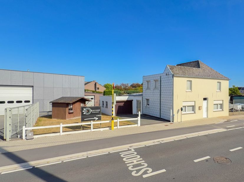 Huis te koop in Nederenamestraat 52,
                    9700 Oudenaarde