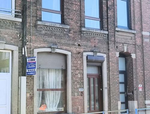                                         Appartementsgebouw te huur in Marcinelle, € 450
