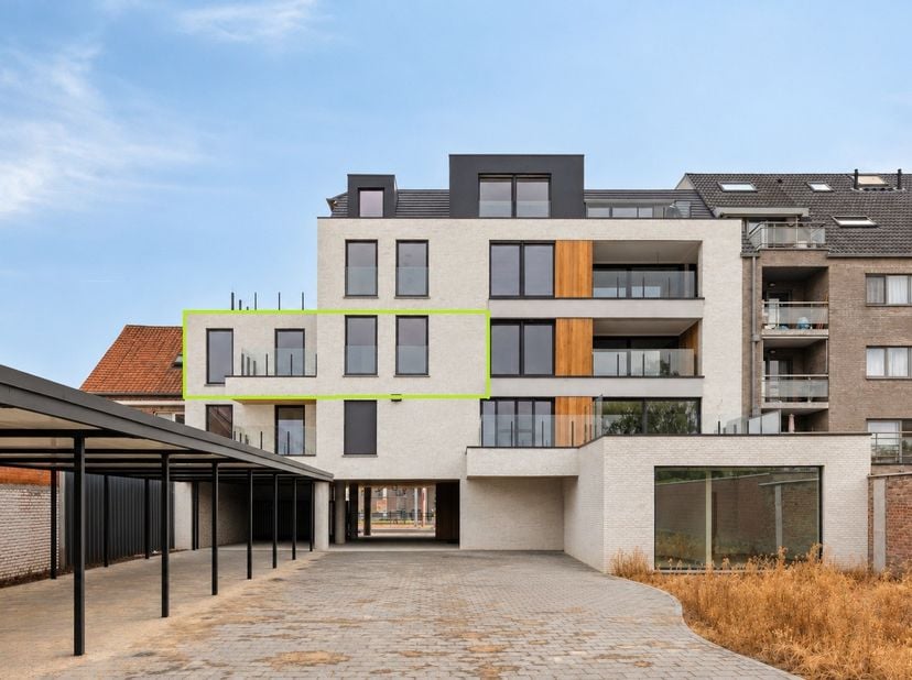 Dit prachtig nieuwbouwappartement is gelegen op een toplocatie in het centrum van Roeselare, op wandelafstand van winkels, horeca en openbaar vervoer.