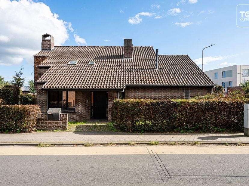 Huis te koop in Jozef Duthoystraat 47,
                    8790 Waregem